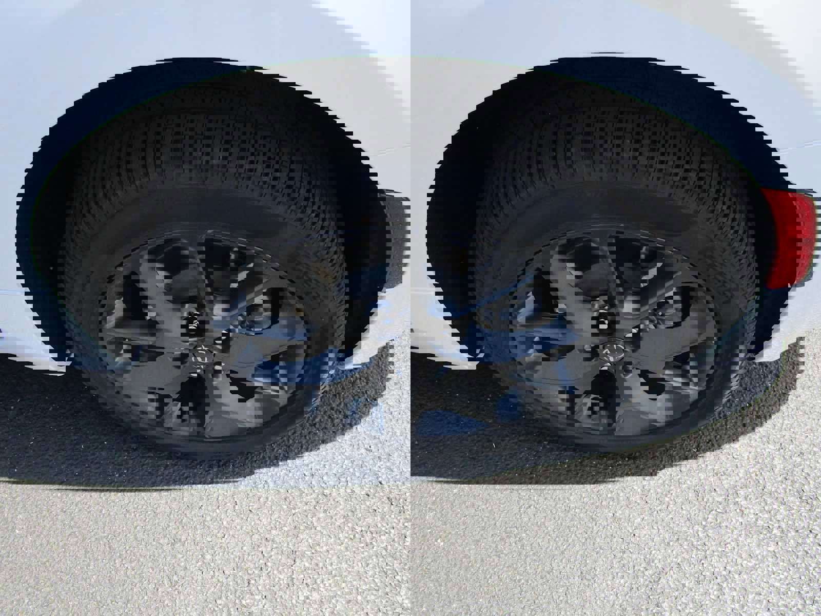 New 2026 Chrysler Pacifica Limited w/ Uconnect Theater Family Group image 9