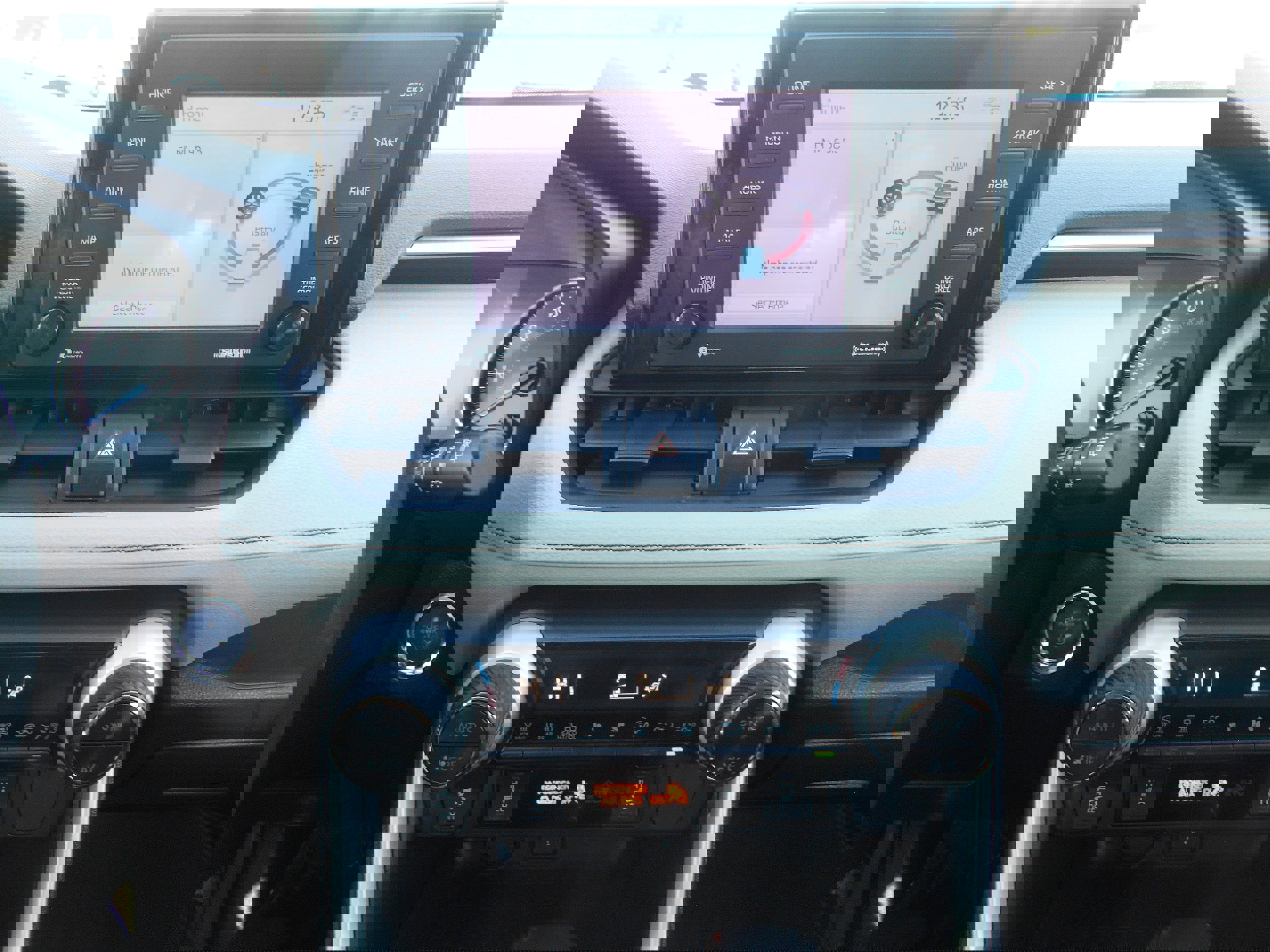 Used 2021 Toyota RAV4 XLE w/ Convenience Package image 10