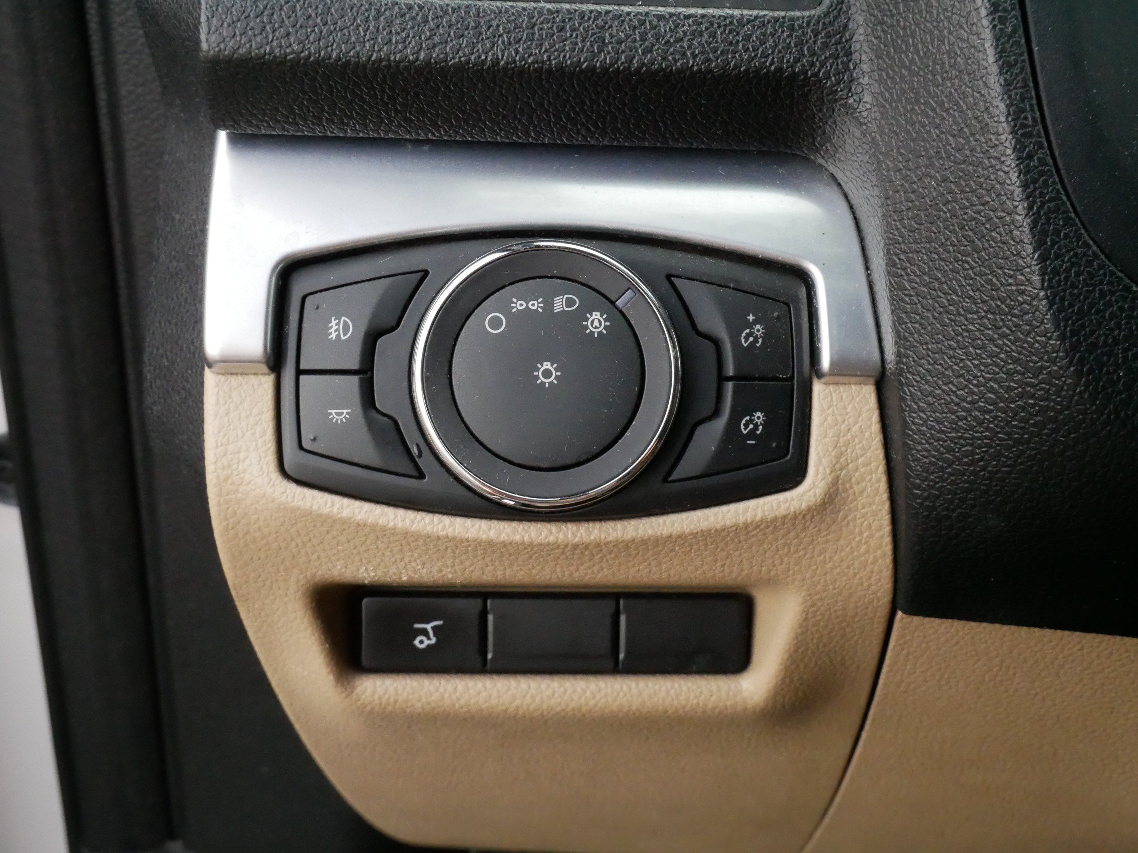 Used 2017 Ford Explorer Limited AWD/4WD image 29