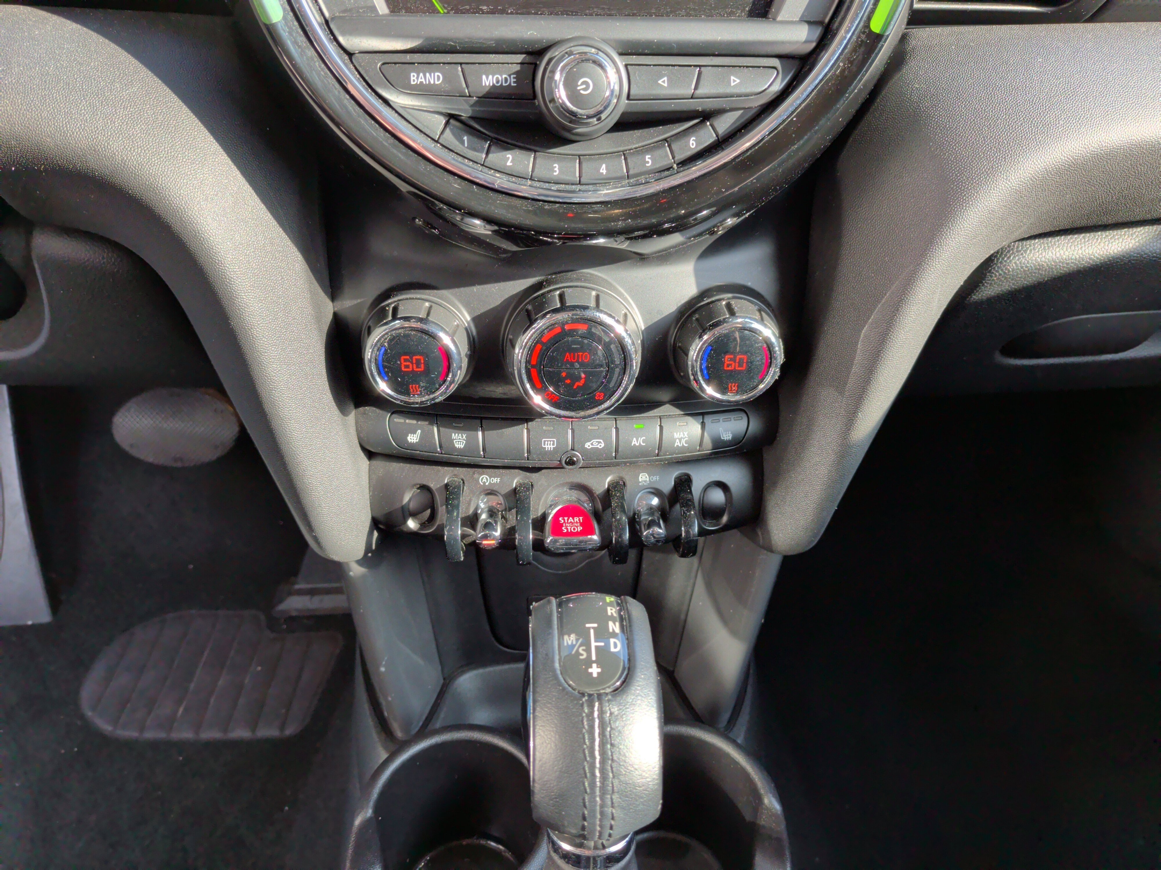 Used 2018 MINI Cooper 2-Door Hardtop image 27