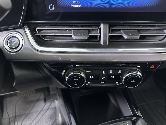 Used 2025 Chevrolet Trax ACTIV w/ Driver Confidence Package FWD image 17