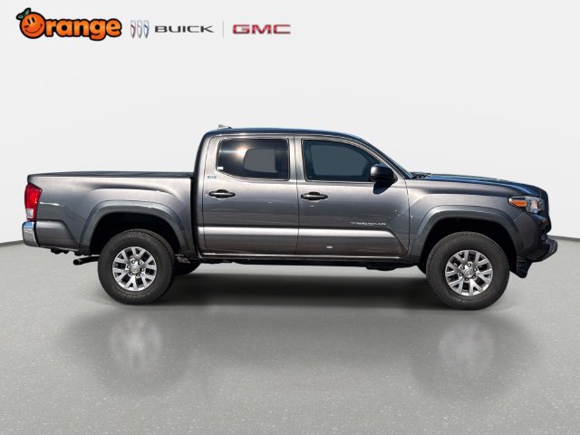 Used 2017 Toyota Tacoma SR5 w/ Tow Package RWD image 2
