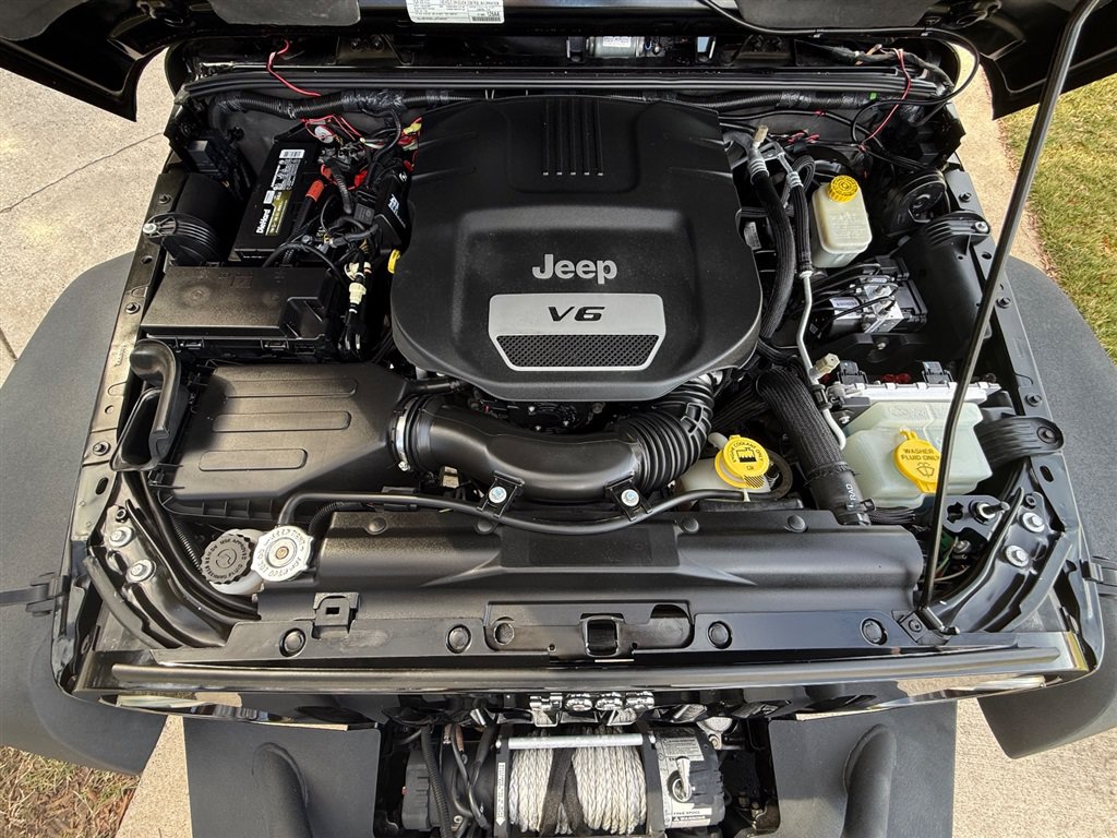 Used 2015 Jeep Wrangler Unlimited Rubicon w/ Dual Top Group AWD/4WD image 77