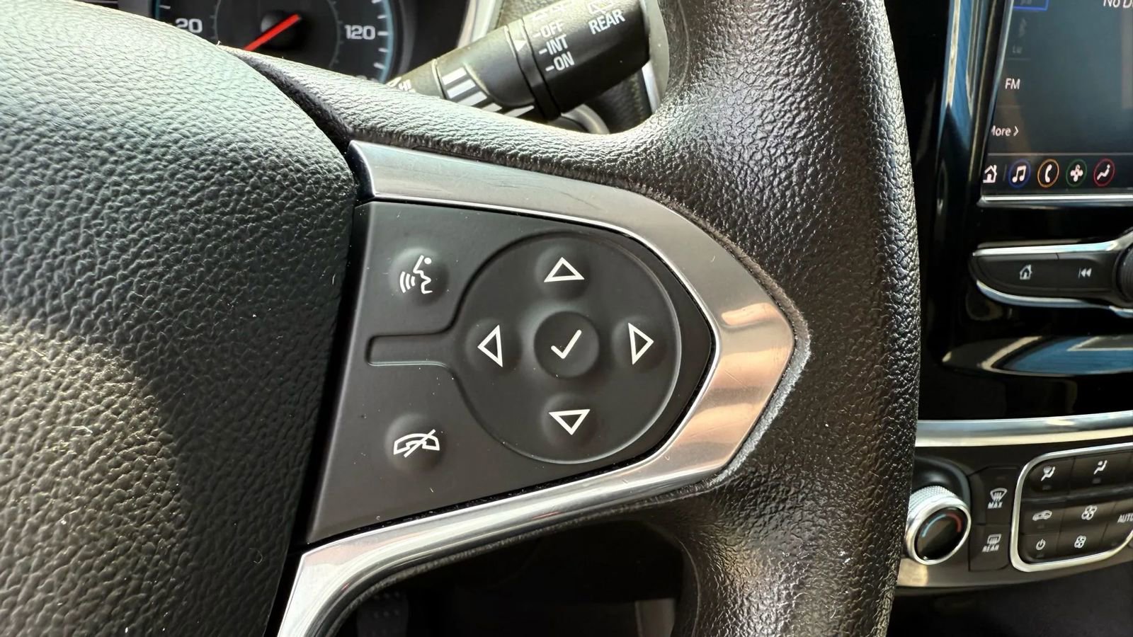 Used 2020 Chevrolet Traverse LS image 19