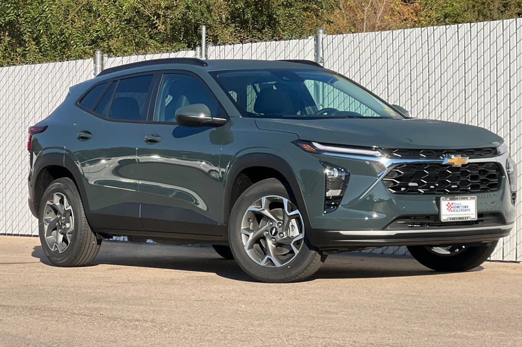 New 2026 Chevrolet Trax LT w/ Driver Confidence Package image 2