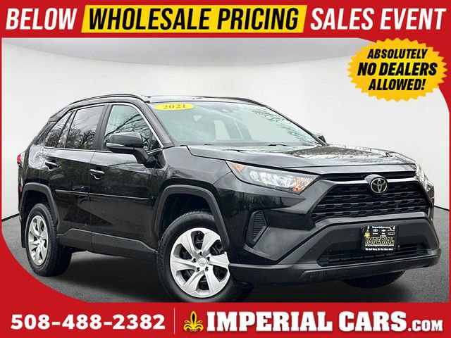 Used 2021 Toyota RAV4 LE image 1