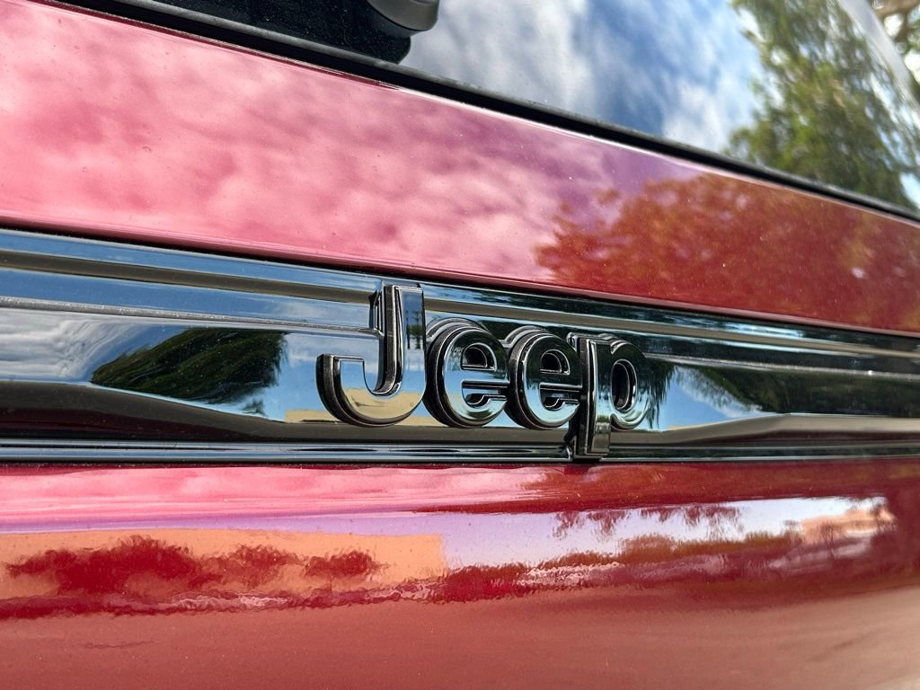 New 2025 Jeep Grand Cherokee Altitude image 26