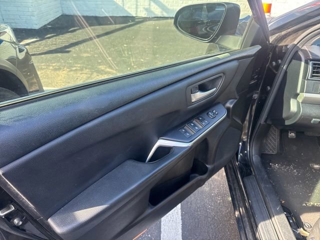 Used 2017 Toyota Camry SE image 19