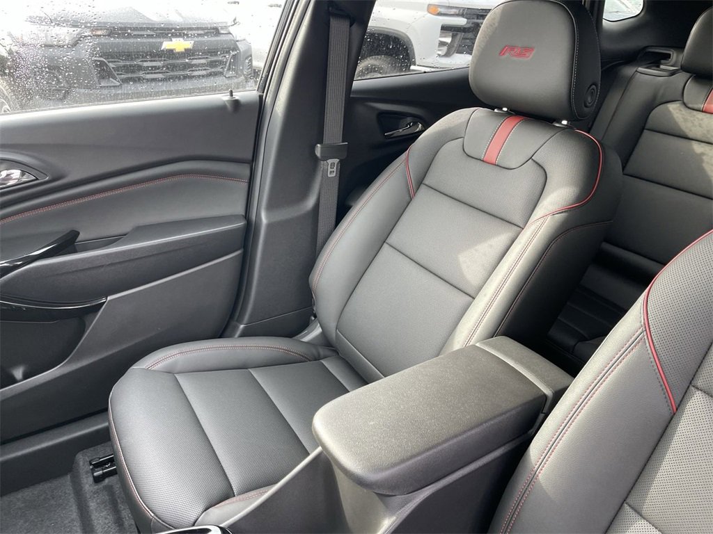 New 2026 Chevrolet Trax RS w/ Sunroof Package image 24