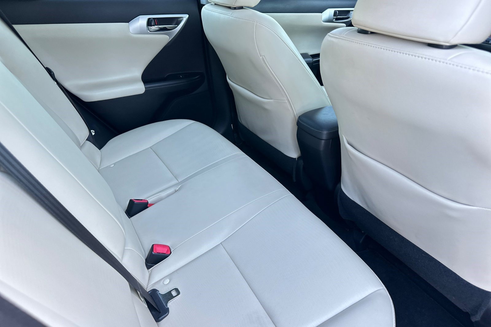 Used 2013 Lexus CT 200h FWD image 30