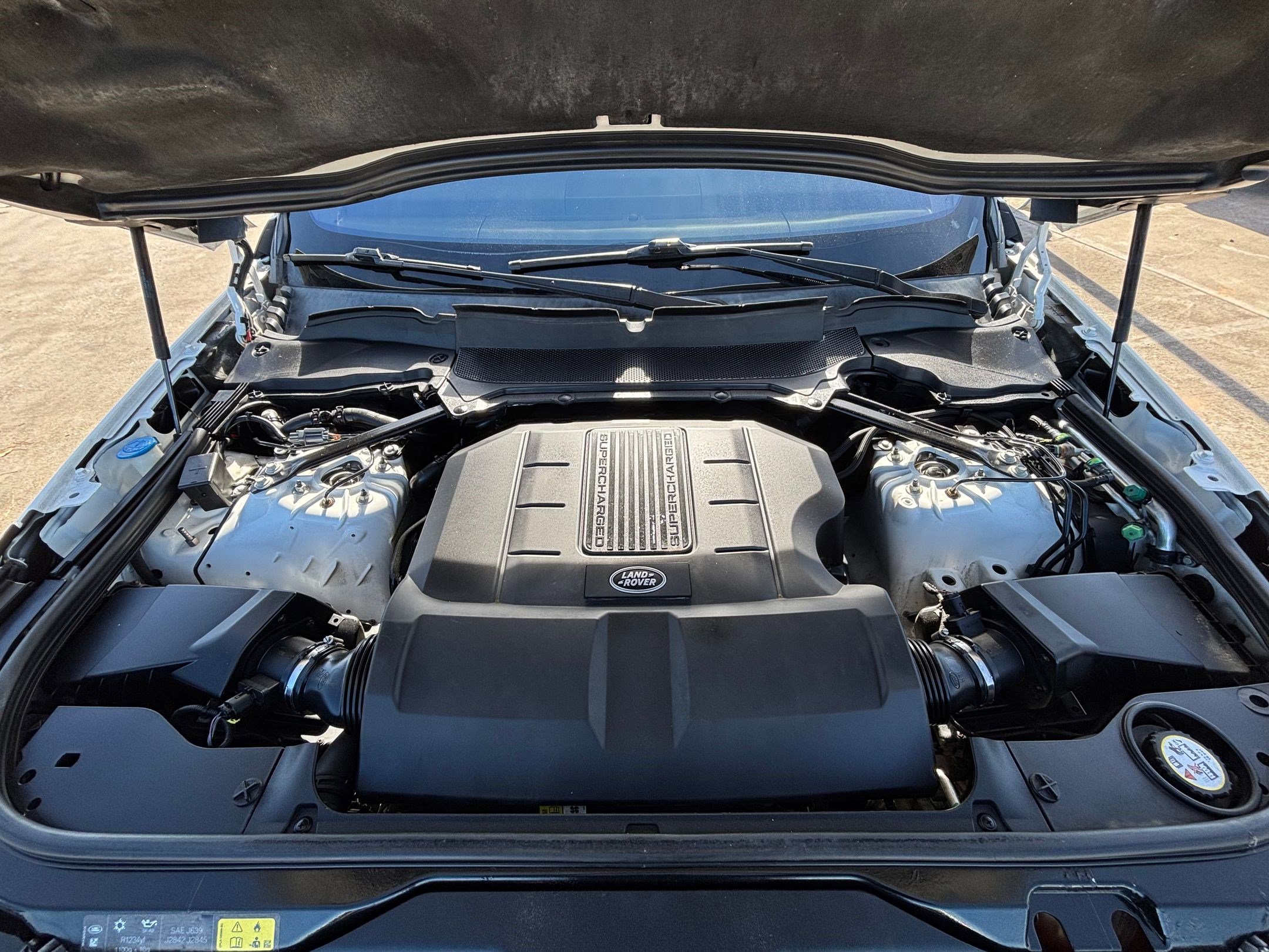 Used 2017 Land Rover Discovery HSE image 34