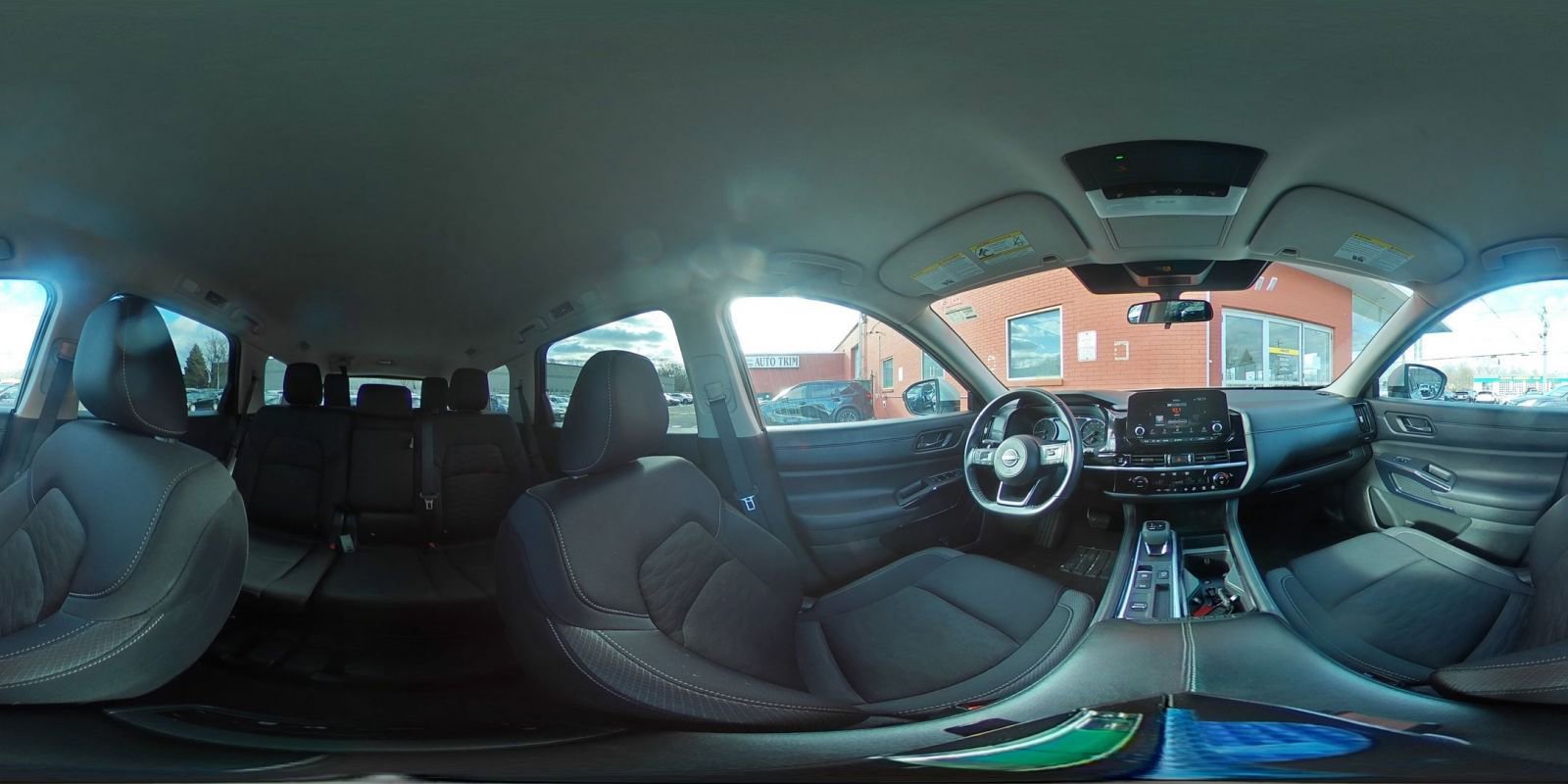 Used 2025 Nissan Pathfinder SV image 43