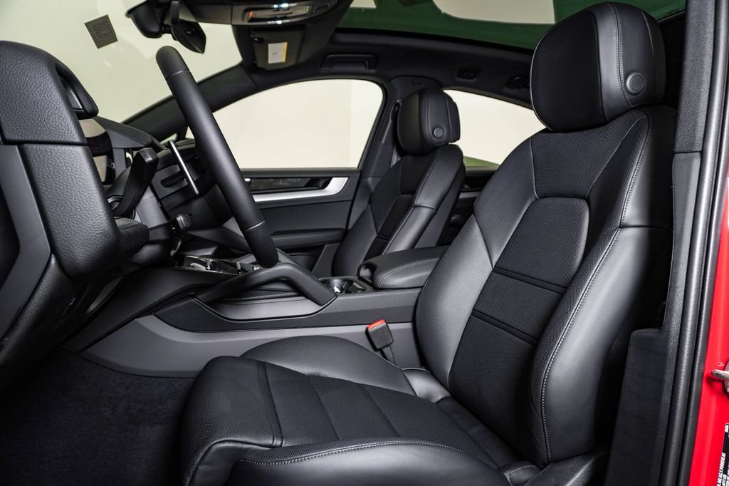 New 2026 Porsche Cayenne Coupe AWD/4WD image 5
