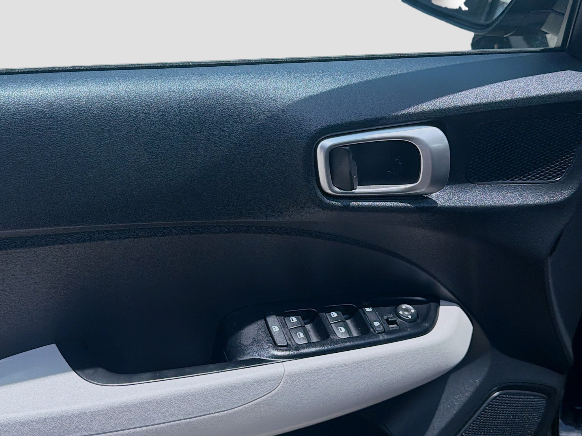 Used 2024 Hyundai Venue SEL FWD image 14