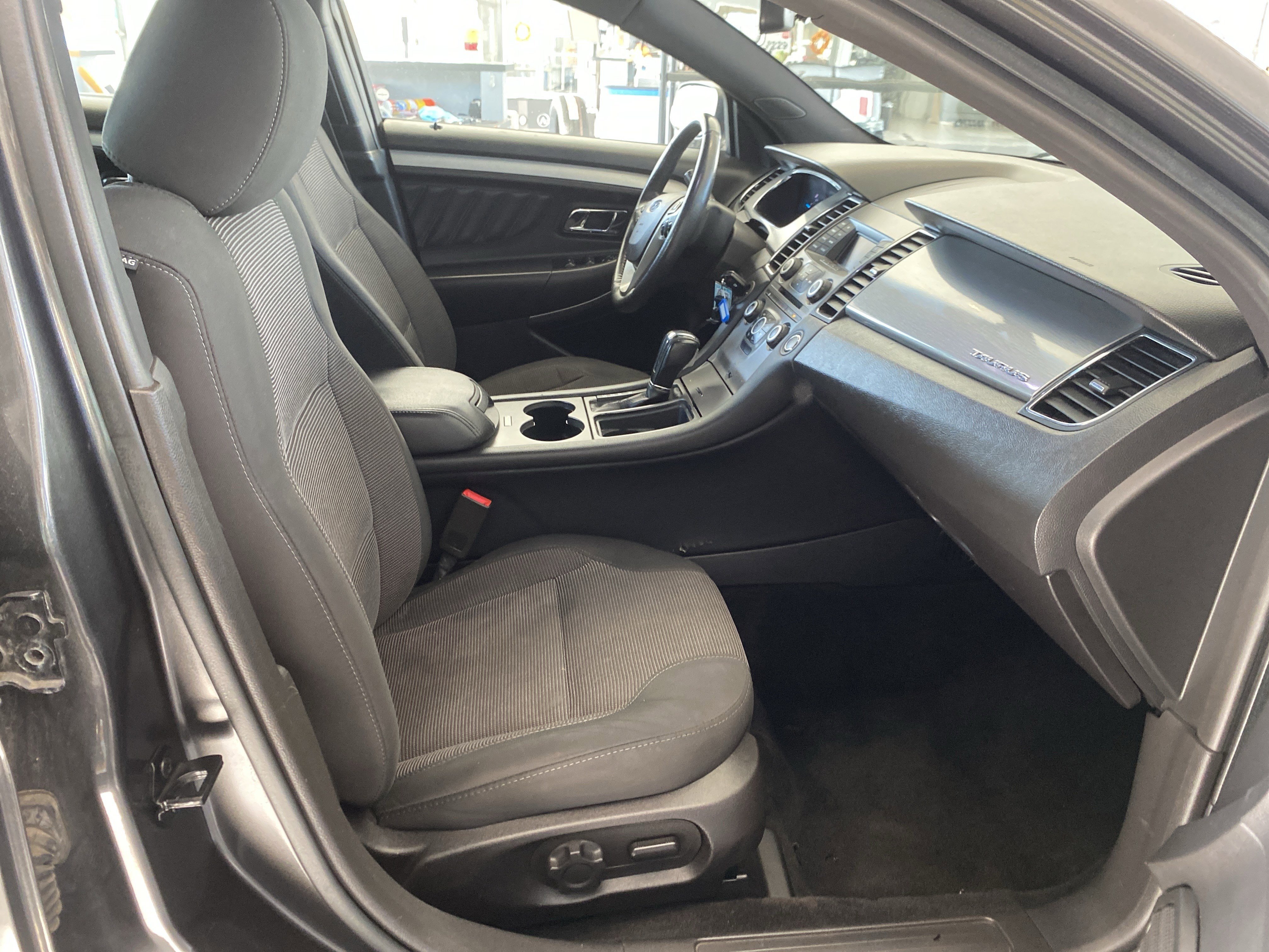 Used 2018 Ford Taurus SEL image 24