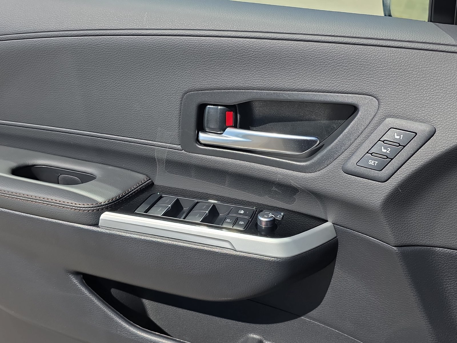 New 2026 Toyota Sienna Limited AWD/4WD image 24