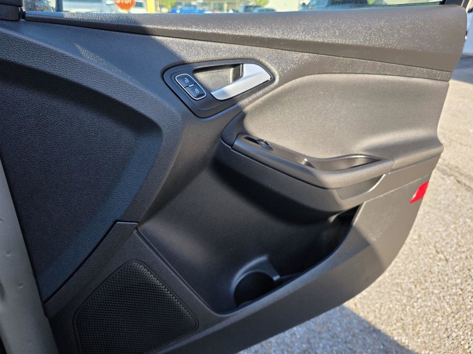 Used 2018 Ford Focus SEL w/ Cold Weather Package image 27