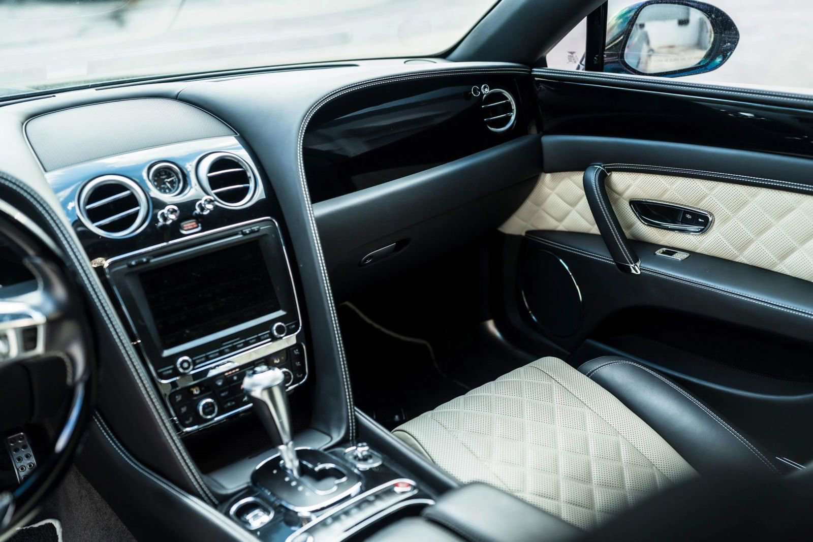 Used 2017 Bentley Flying Spur S V8 image 39