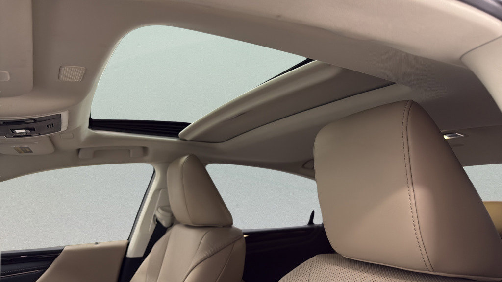 Used 2021 Lexus ES 250 w/ Premium Package image 18