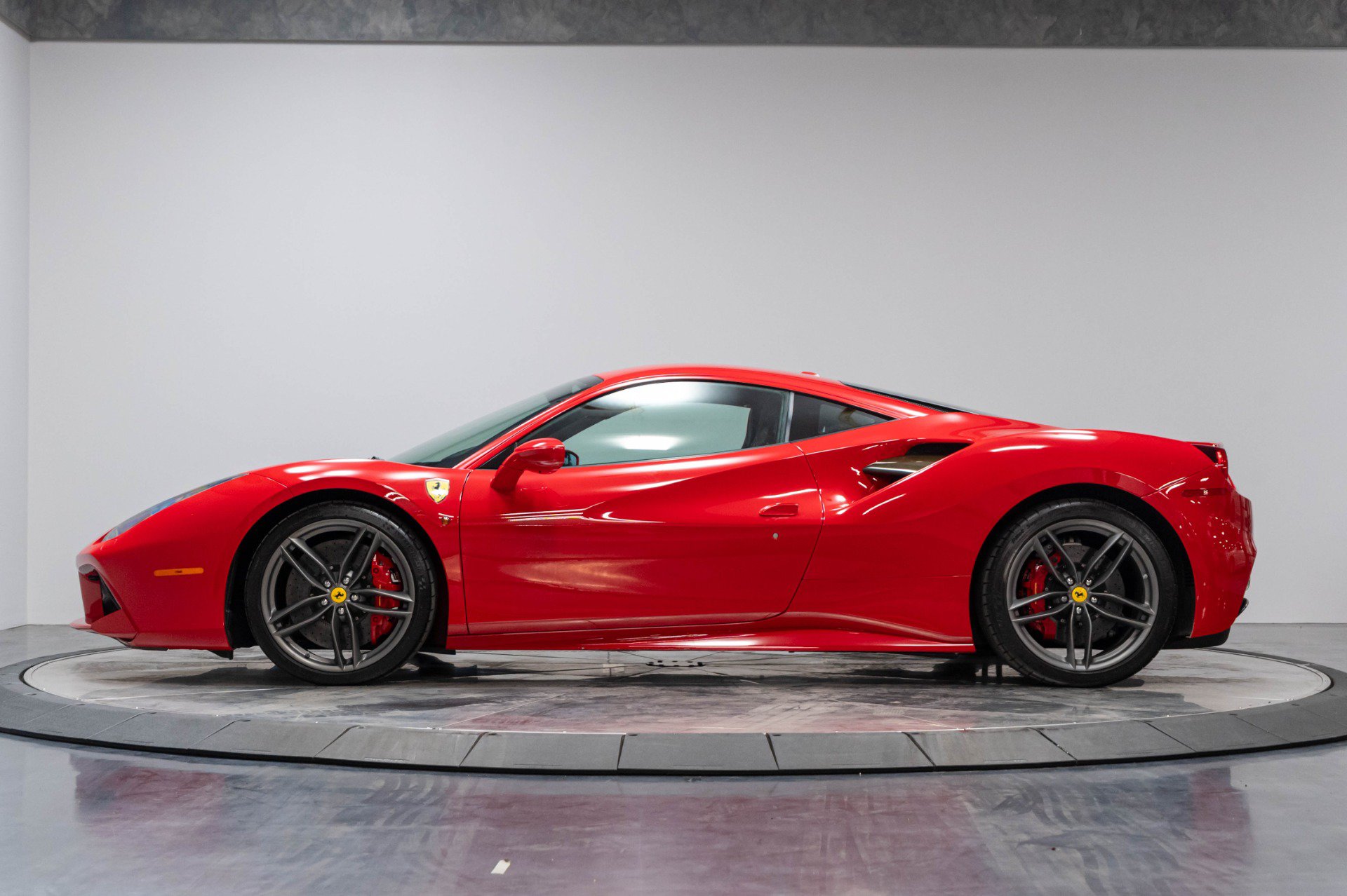 Used 2018 Ferrari 488 GTB RWD image 41