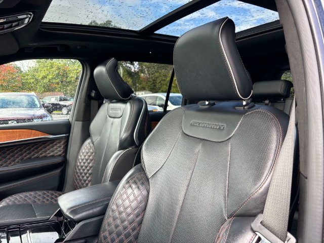 Used 2023 Jeep Grand Cherokee Summit AWD/4WD image 10