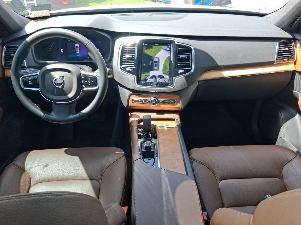 Certified 2025 Volvo XC90 B5 Plus w/ Protection Package Premier AWD/4WD image 9