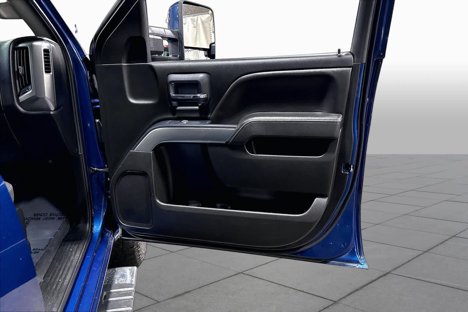 Used 2019 Chevrolet Silverado 1500 LT w/ All Star Edition AWD/4WD image 23