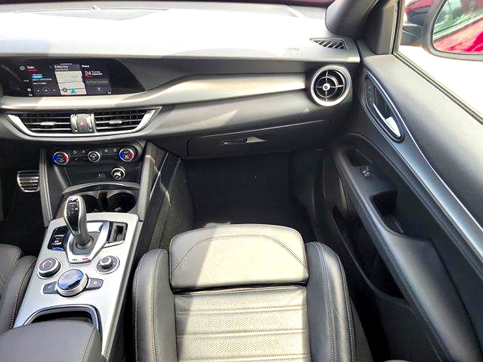 Used 2024 Alfa Romeo Stelvio Veloce AWD/4WD image 17