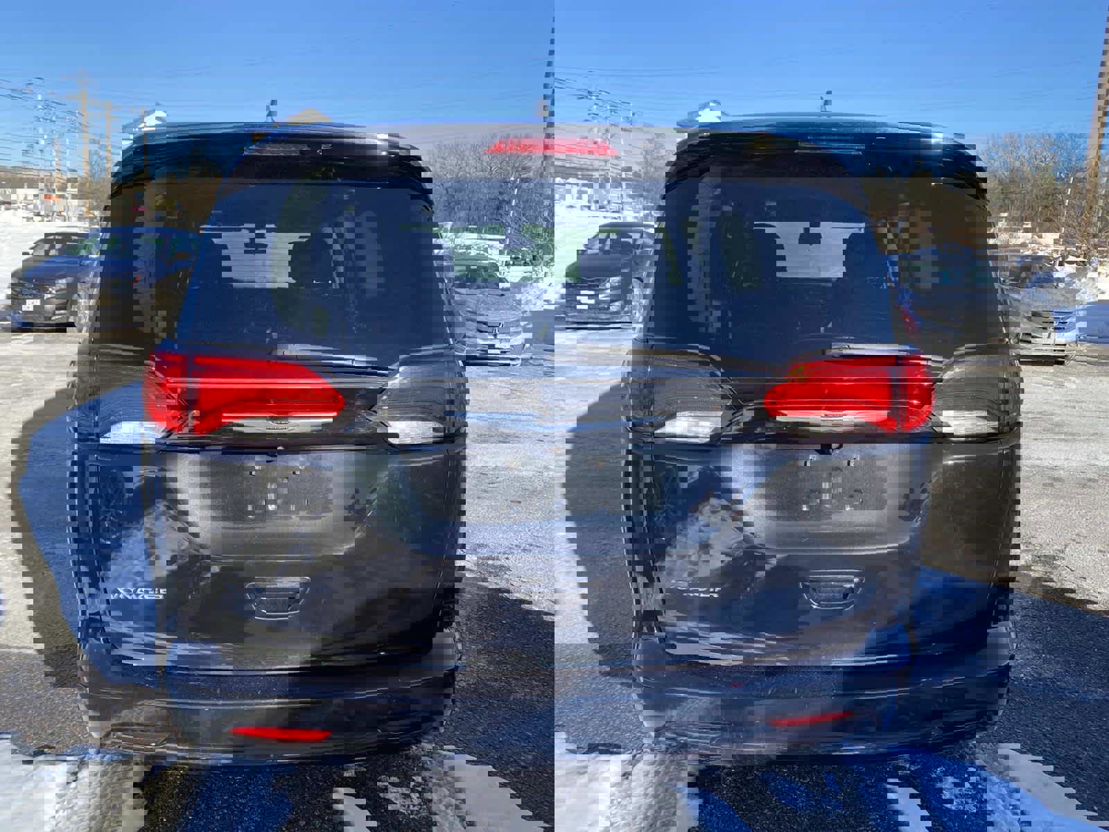 Certified 2022 Chrysler Voyager LX image 4