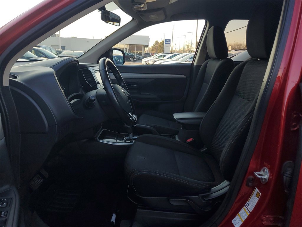 Used 2017 Mitsubishi Outlander ES image 11