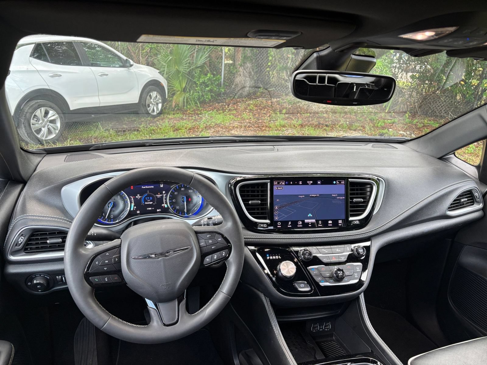 Used 2025 Chrysler Pacifica Limited FWD image 37