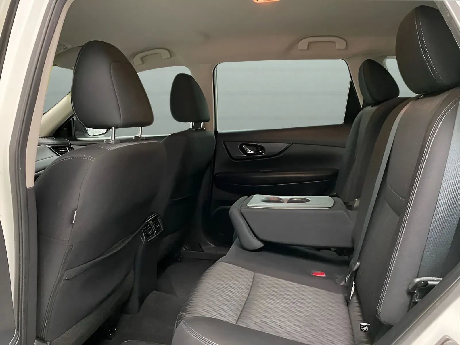 Used 2017 Nissan Rogue S FWD image 11