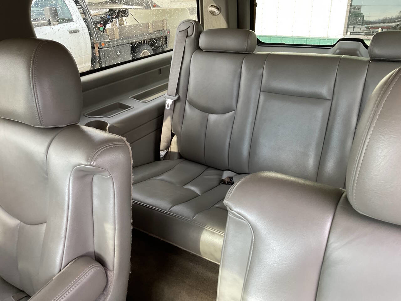 Used 2005 Chevrolet Suburban Z71 w/ Preferred Equipment Group image 11