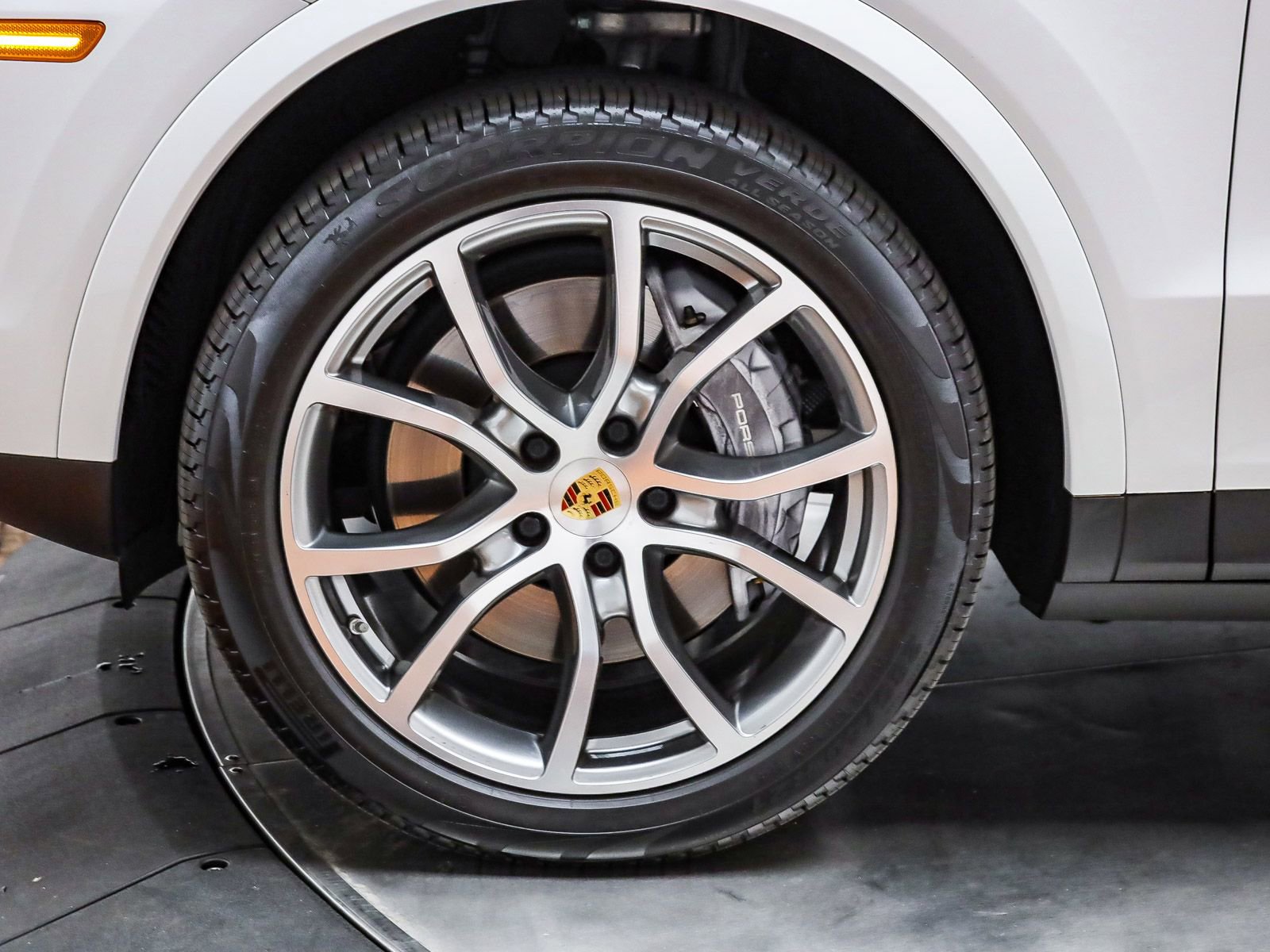 Certified 2022 Porsche Cayenne Platinum Edition image 10