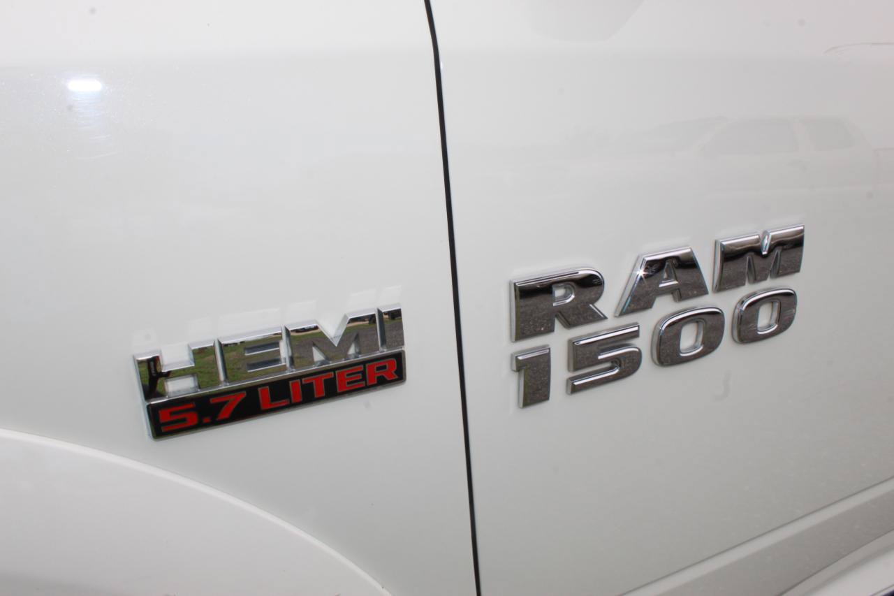 Used 2016 RAM 1500 Laramie w/ Convenience Group AWD/4WD image 3