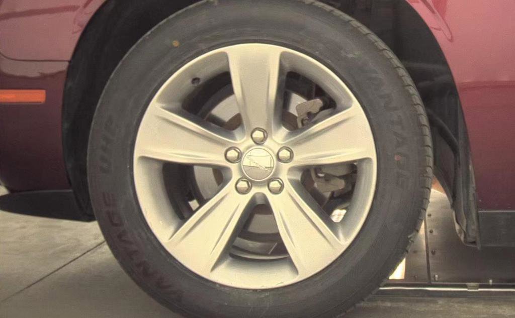 Used 2019 Dodge Challenger SXT image 5