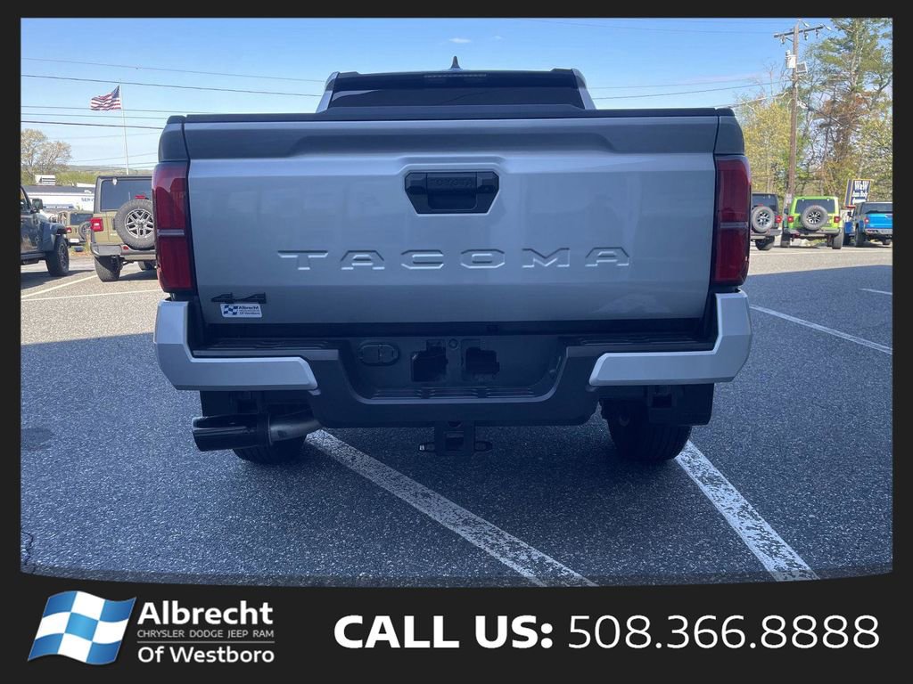 Used 2025 Toyota Tacoma SR5 AWD/4WD image 4