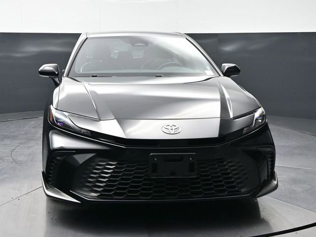Used 2025 Toyota Camry SE FWD image 2