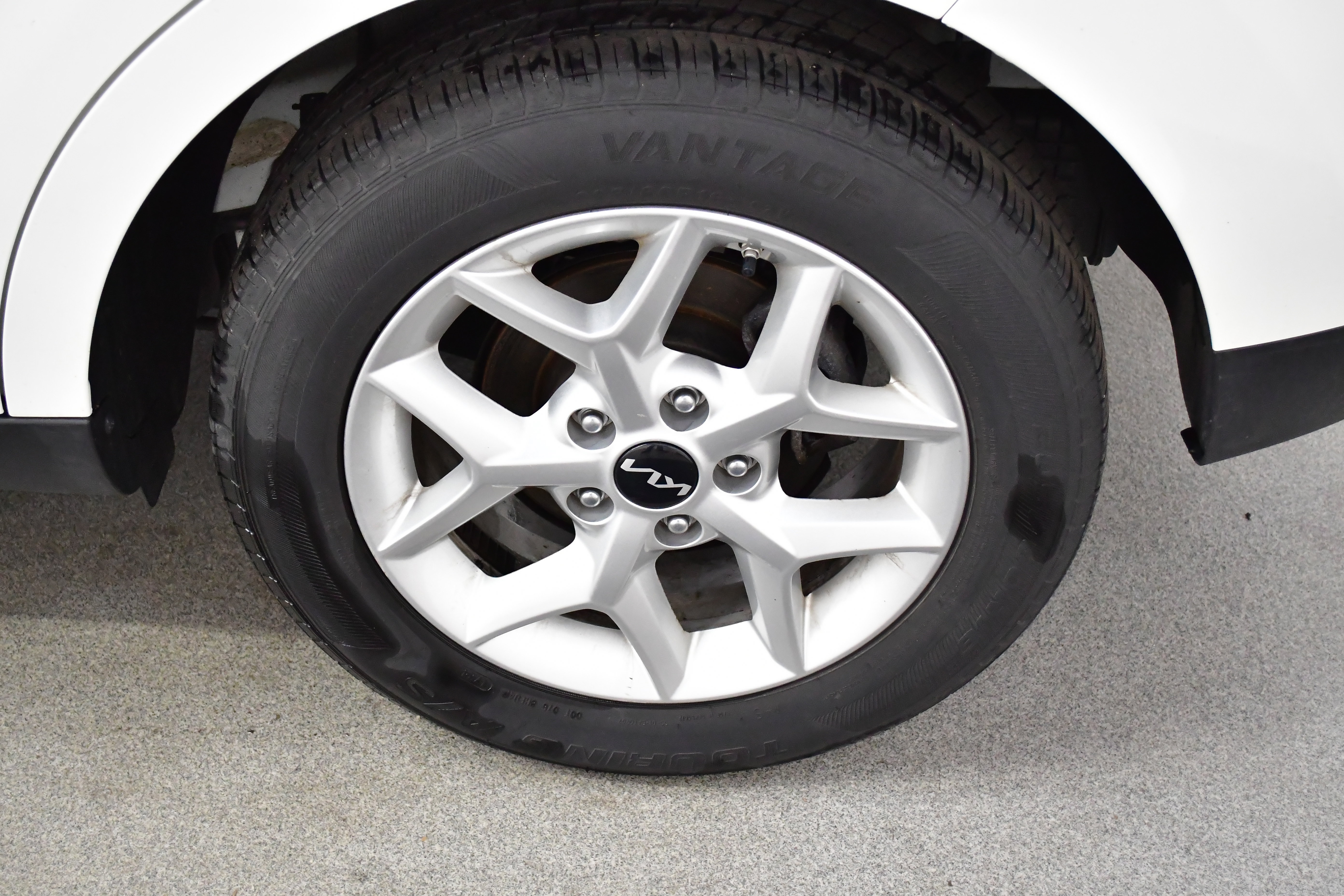 Used 2025 Kia Soul LX w/ LX Technology Package FWD image 34