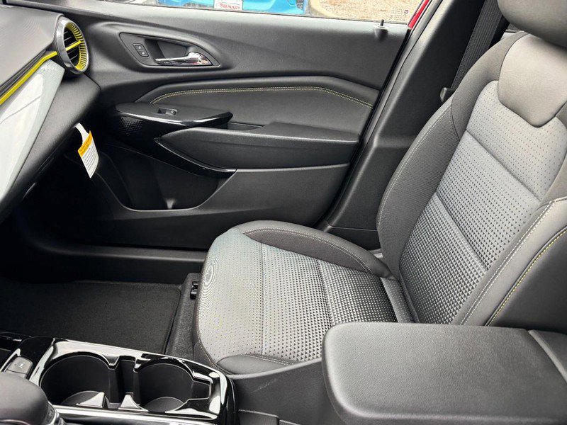 New 2026 Chevrolet Trax LT w/ Driver Confidence Package image 8
