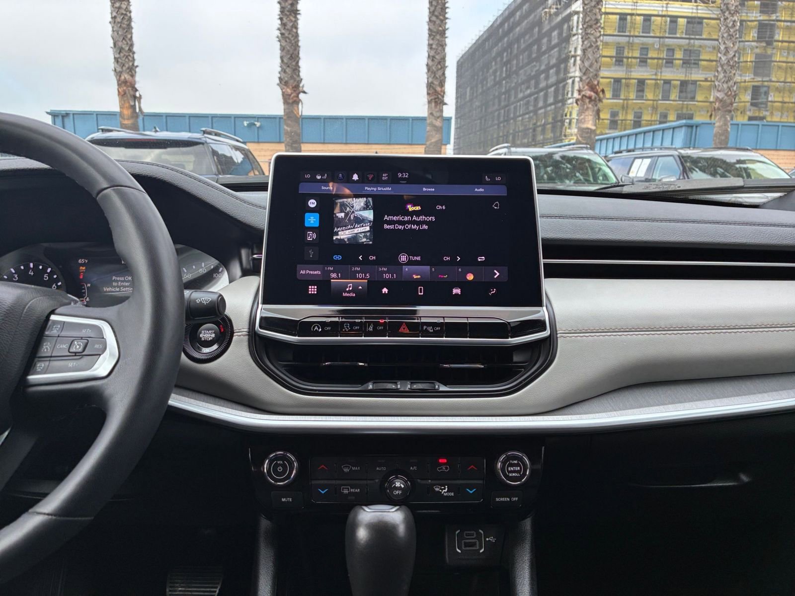 Used 2025 Jeep Compass Limited AWD/4WD image 17