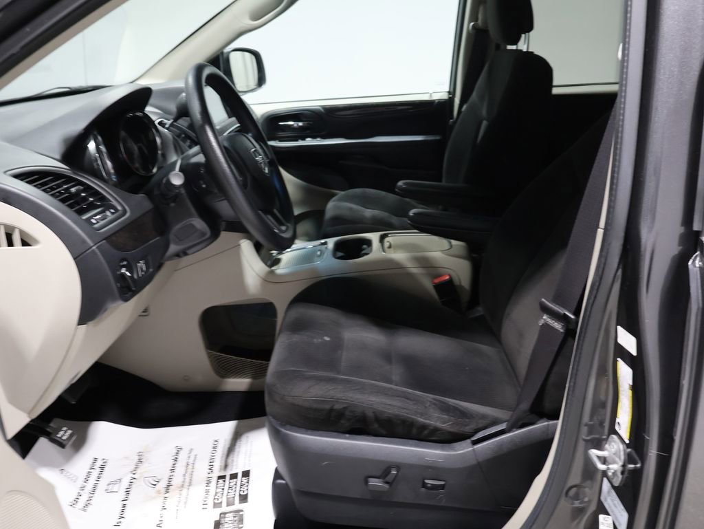 Used 2016 Dodge Grand Caravan SXT image 9