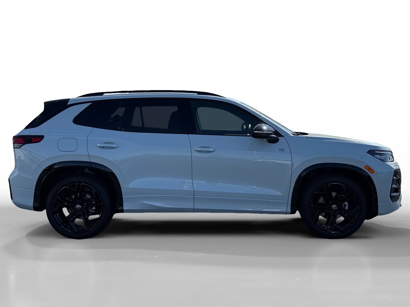 New 2026 Volkswagen Tiguan SE R-Line FWD image 6