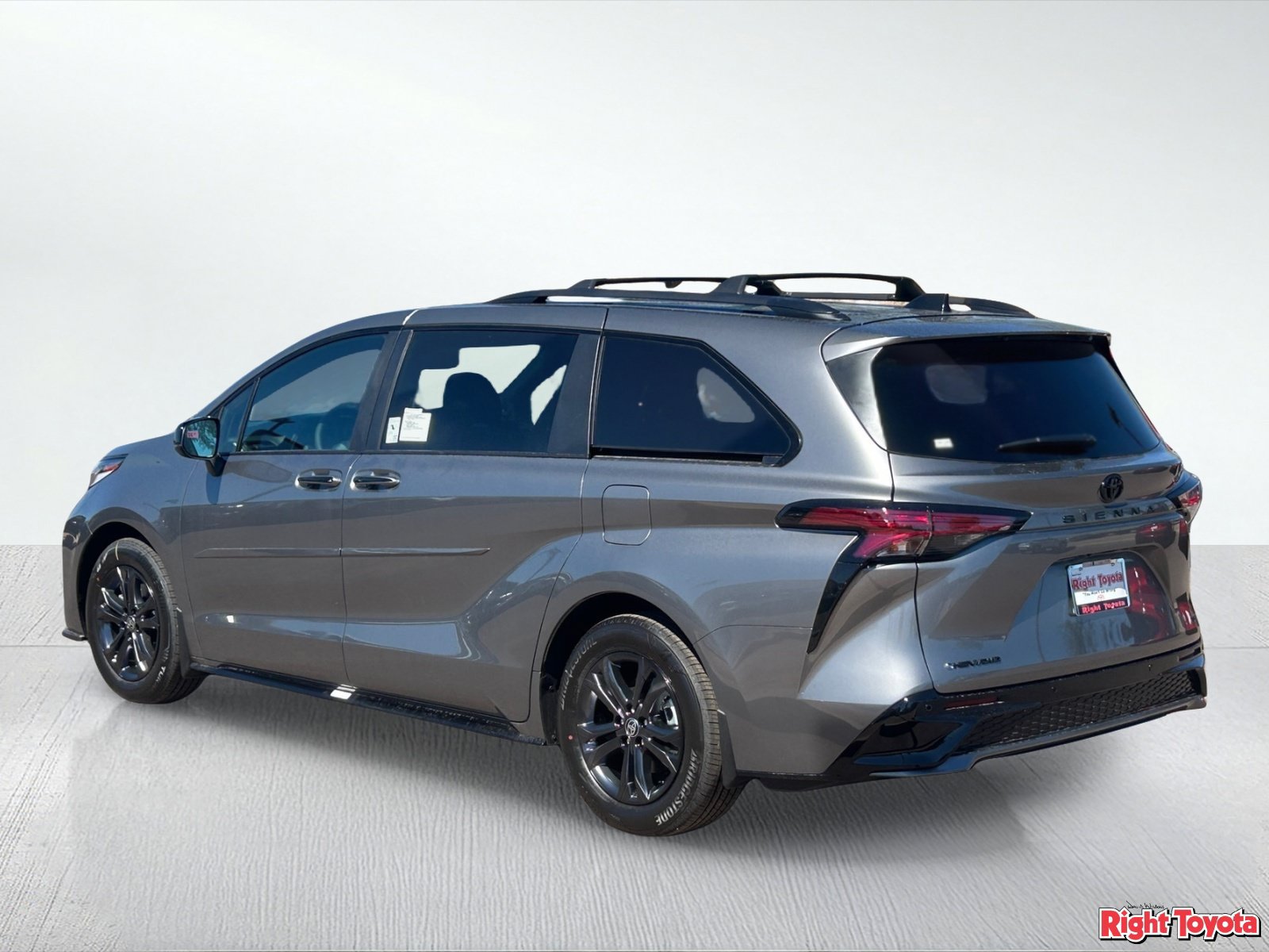 New 2026 Toyota Sienna XSE AWD/4WD image 4