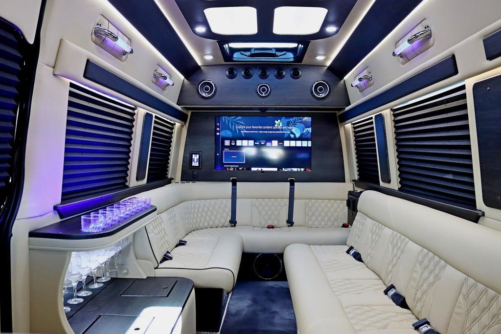 Used 2024 Mercedes-Benz Sprinter 3500 image 38