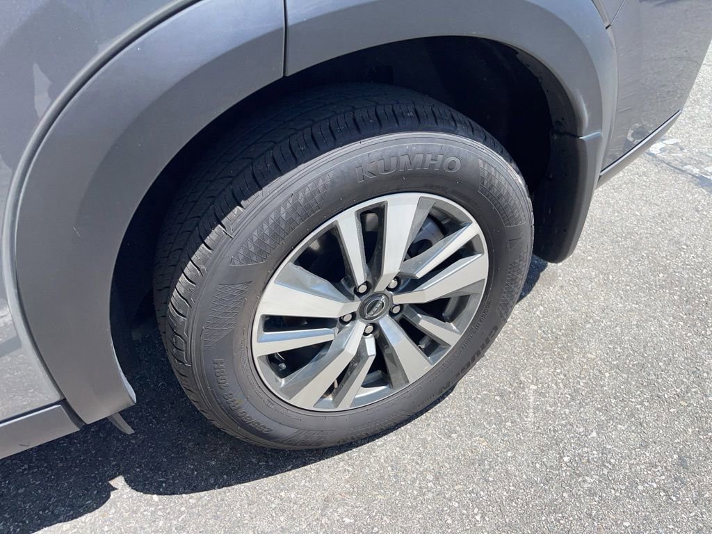 Used 2025 Nissan Pathfinder SL w/ Black Appearance Package FWD image 3