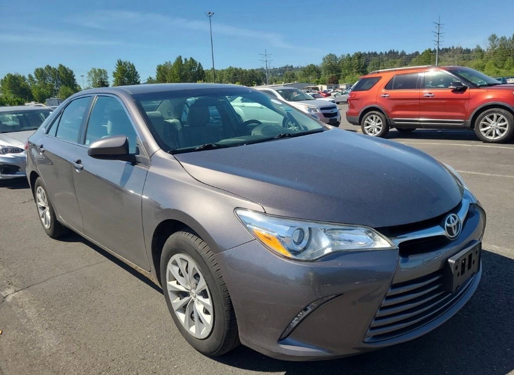 Used 2016 Toyota Camry LE FWD image 2