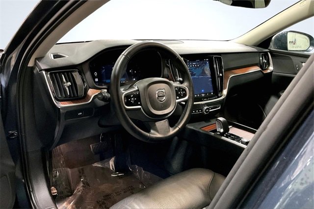 Certified 2025 Volvo V60 B5 Cross Country Plus image 15