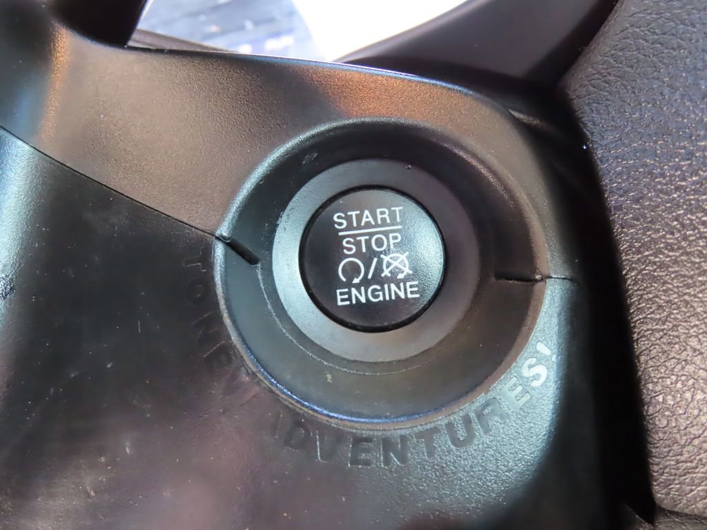 Used 2019 Jeep Renegade Latitude AWD/4WD image 7
