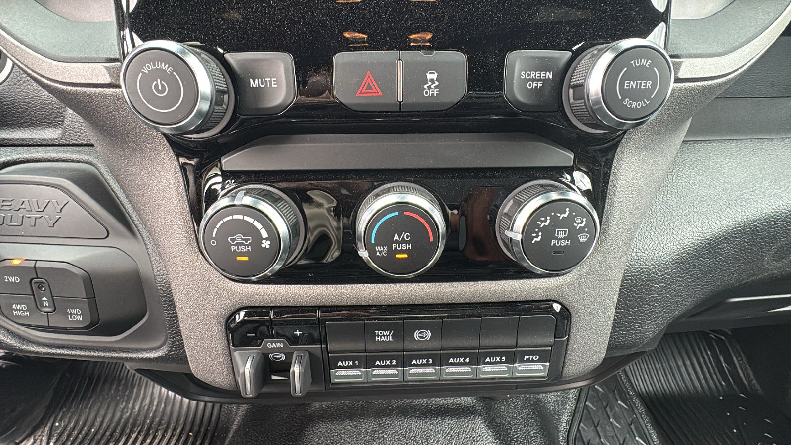 New 2026 RAM 5500 Tradesman w/ Chrome Appearance Group AWD/4WD image 18